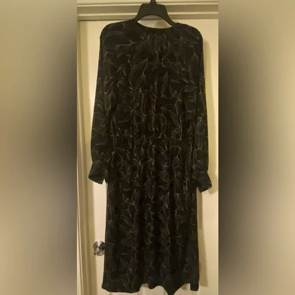 Excellent condition/never worn. Long sleeved and button up dress in front. - Picture 7 of 7